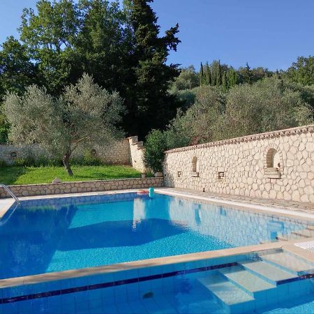 Pool Villa Grigoris Aspiotades Exteriör bild