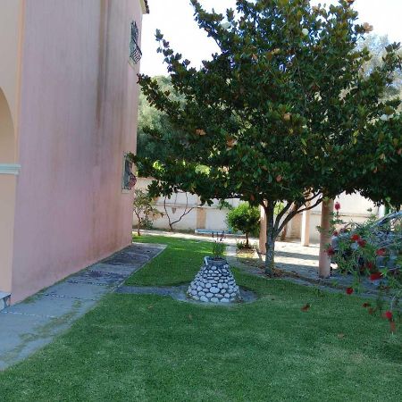 Pool Villa Grigoris Aspiotades Exteriör bild