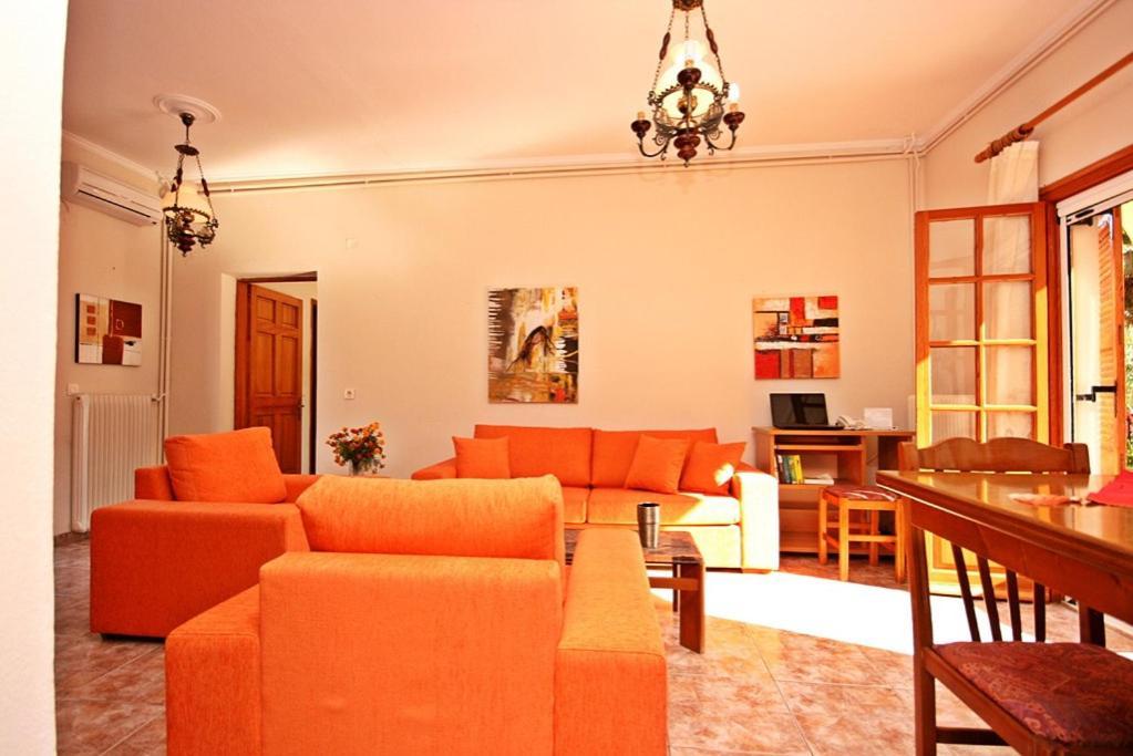 Pool Villa Grigoris Aspiotades Exteriör bild