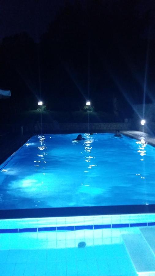 Pool Villa Grigoris Aspiotades Exteriör bild