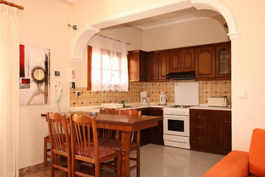 Pool Villa Grigoris Aspiotades Exteriör bild