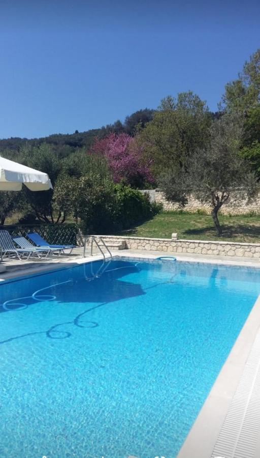 Pool Villa Grigoris Aspiotades Exteriör bild