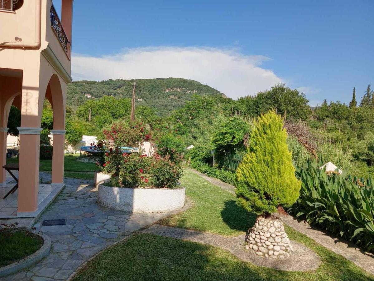 Pool Villa Grigoris Aspiotades Exteriör bild