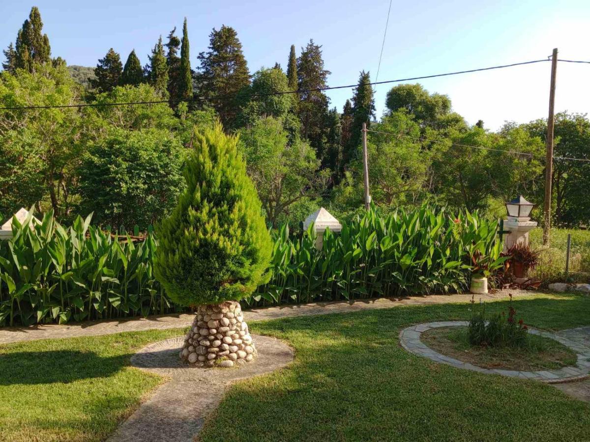 Pool Villa Grigoris Aspiotades Exteriör bild