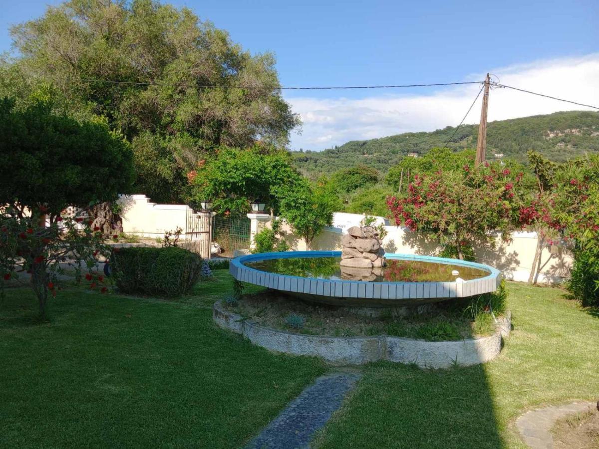 Pool Villa Grigoris Aspiotades Exteriör bild