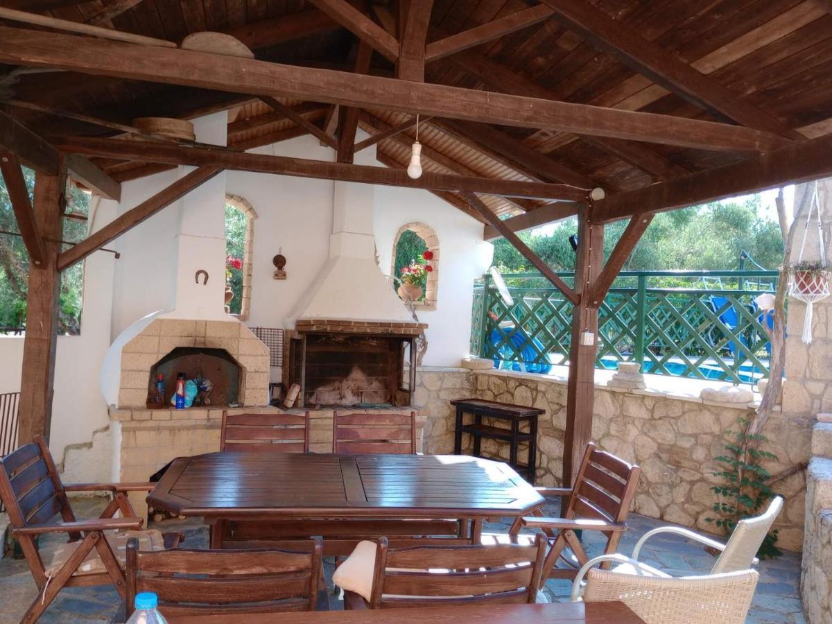 Pool Villa Grigoris Aspiotades Exteriör bild