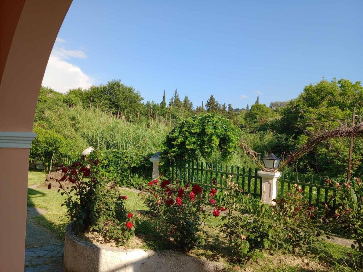 Pool Villa Grigoris Aspiotades Exteriör bild